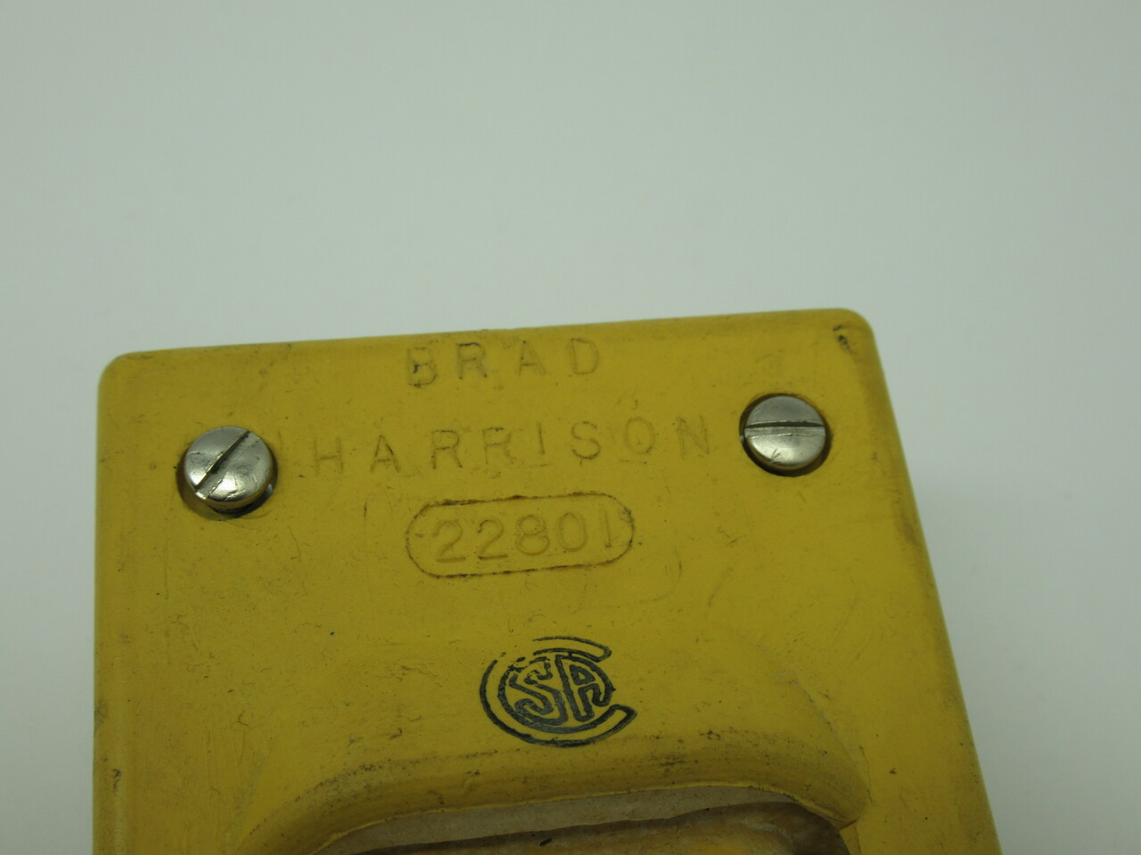 Brad Harrison 22801 Yellow Safety Angle Receptacle 25A 2P *Missing Screw* USED
