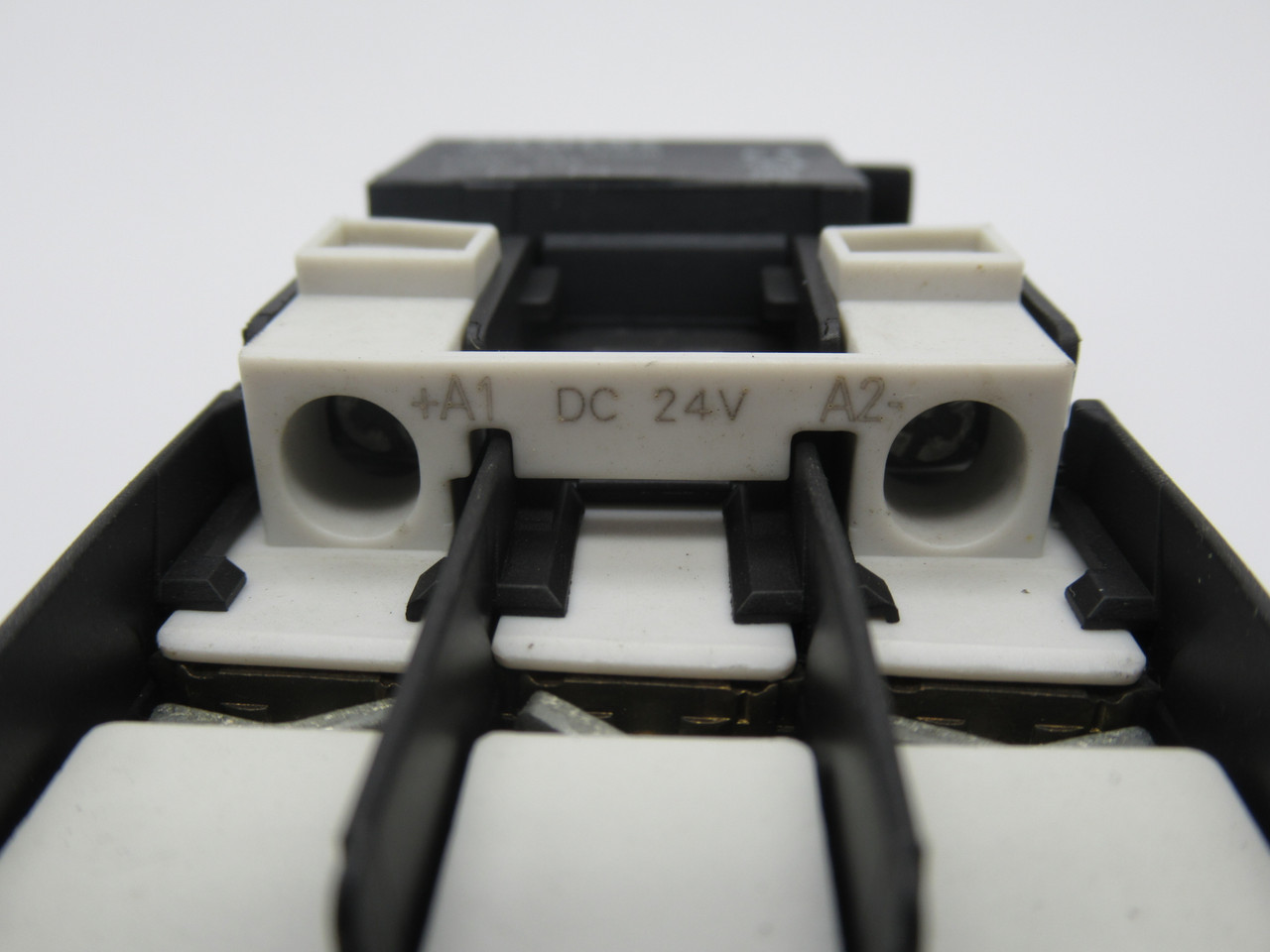 Siemens 3RT1024-1BB40 Contactor 24VDC 600VAC 35A 3P w/ 3RT1926-1ER00 USED