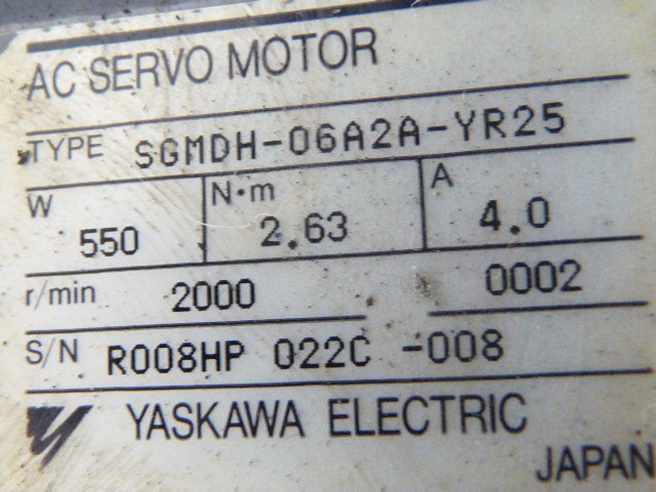 Yaskawa SGMDH-06A2A-YR25 Servo Motor 2000rpm 200V 2.63Nm 4.0A 550W USED