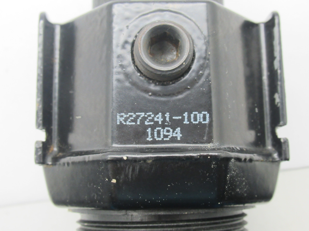 ARO R27241-100 Regulator Relieving Type No Gauge 1/2"Ports Max 200PSI USED