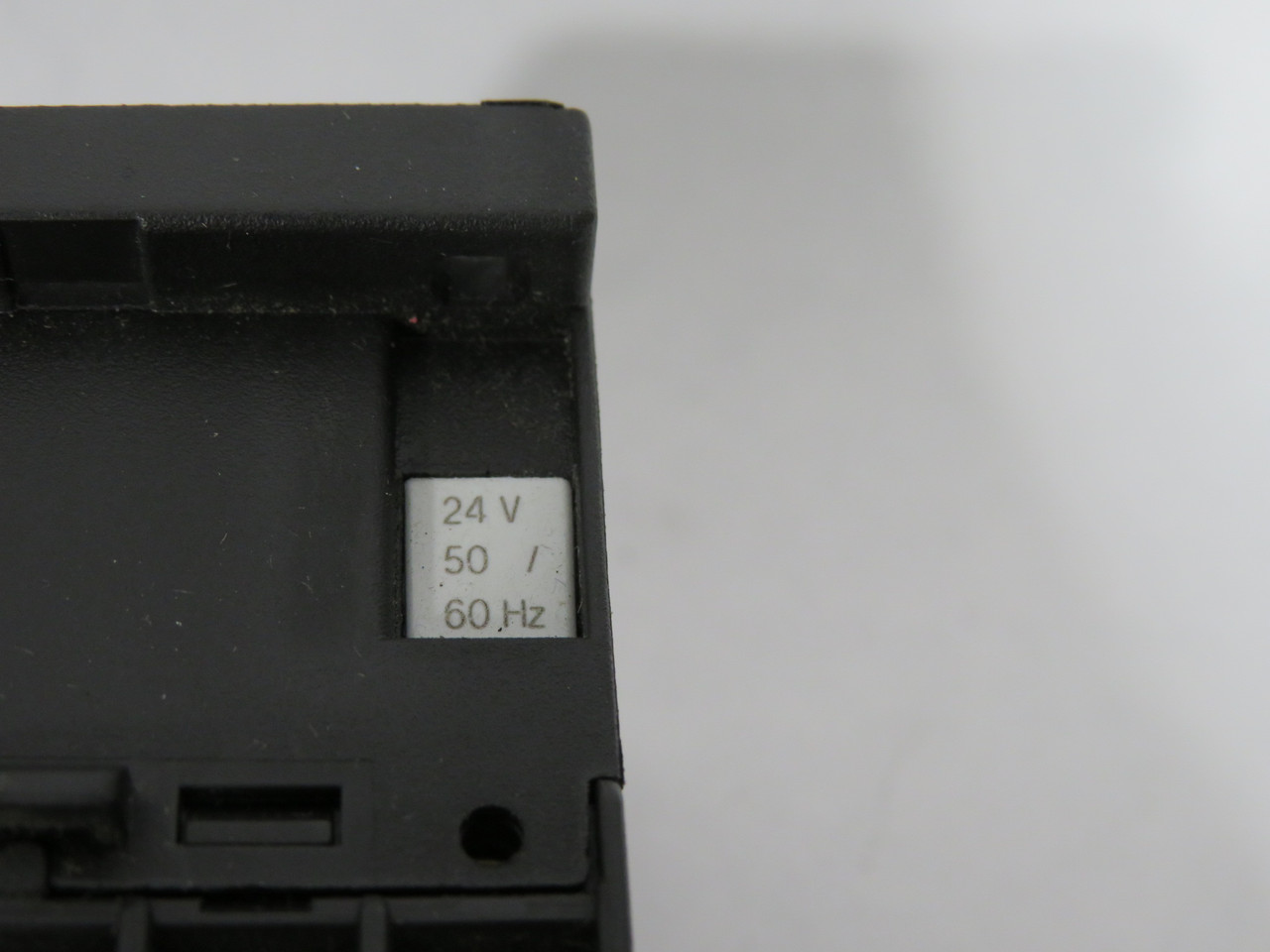 Eaton XTRM10A22 Control Relay for Contactor 2NO 2NC 24V 50/60Hz USED