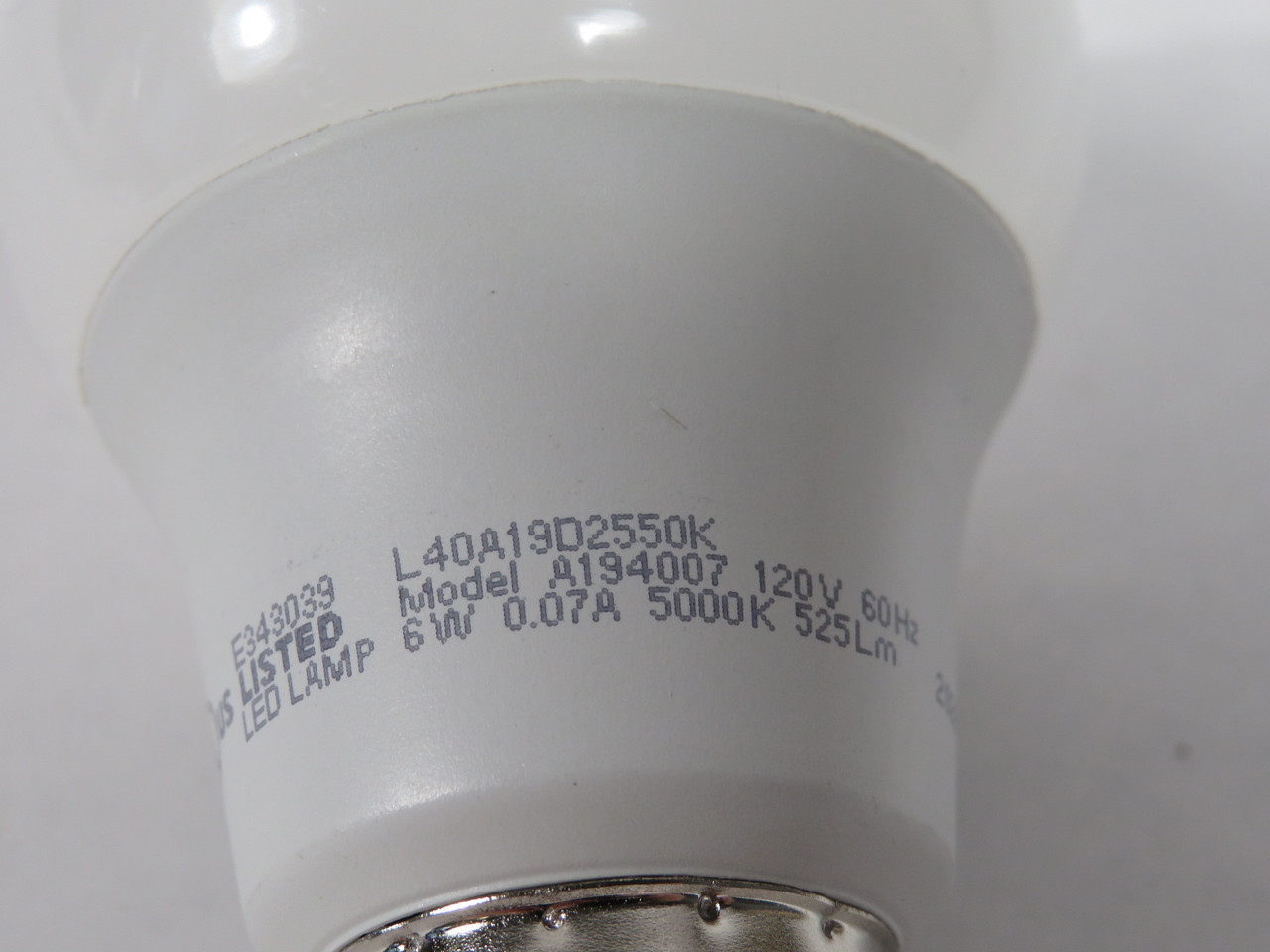 TCP L40A19D2550K Dimmable LED A19 Lamp 6W 5000K 25000 Hours 525 Lumens NEW