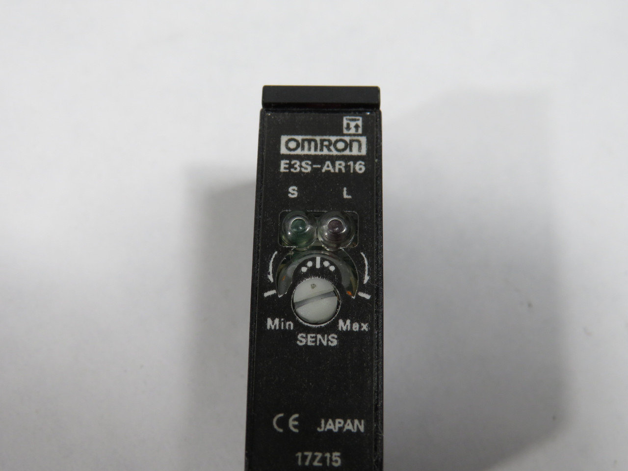 Omron E3S-AR16 Photoelectric Switch 10-30VDC 30mA 0.1-2m MISSING HARDWARE NEW