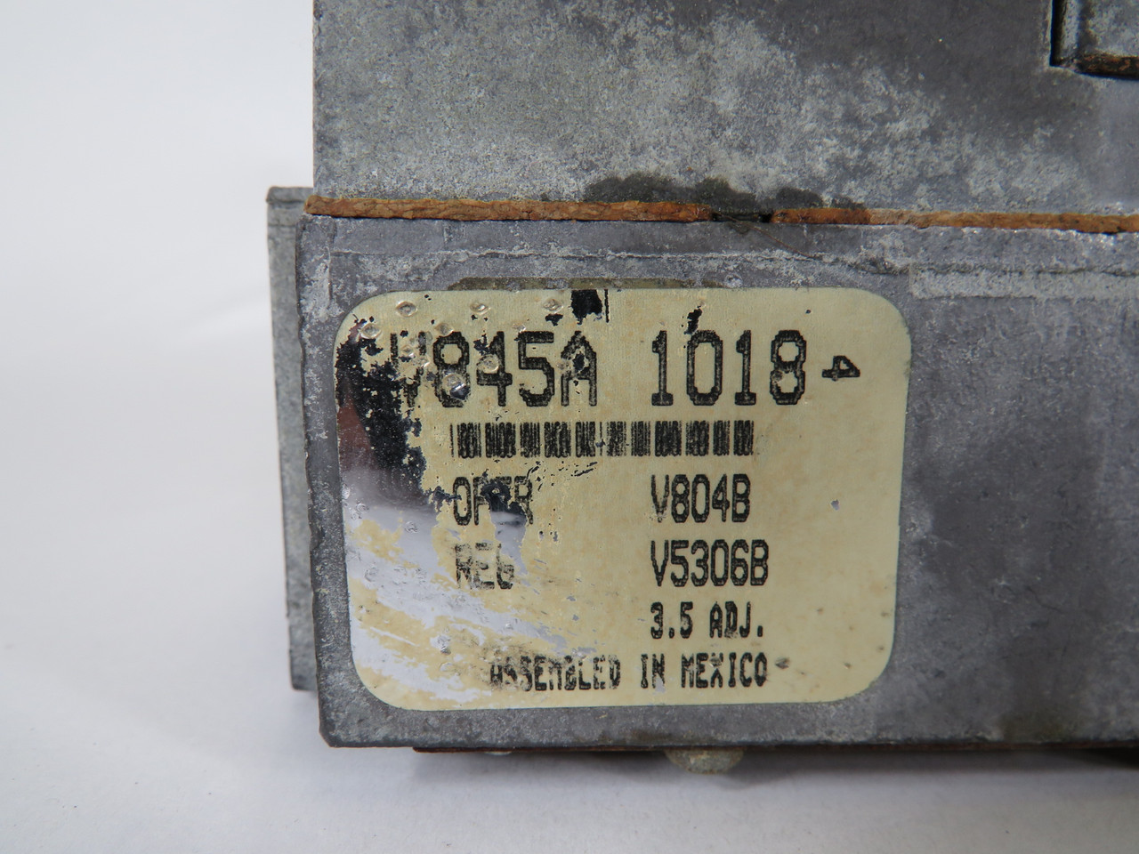 Honeywell V845A-1018 Direct Spark Ignition Combination Gas Valve SHELF WEAR USED