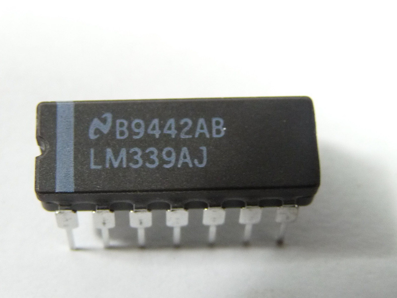 National Semiconductor LM339AJ 14-Pin CDIP Quad Comparator NEW