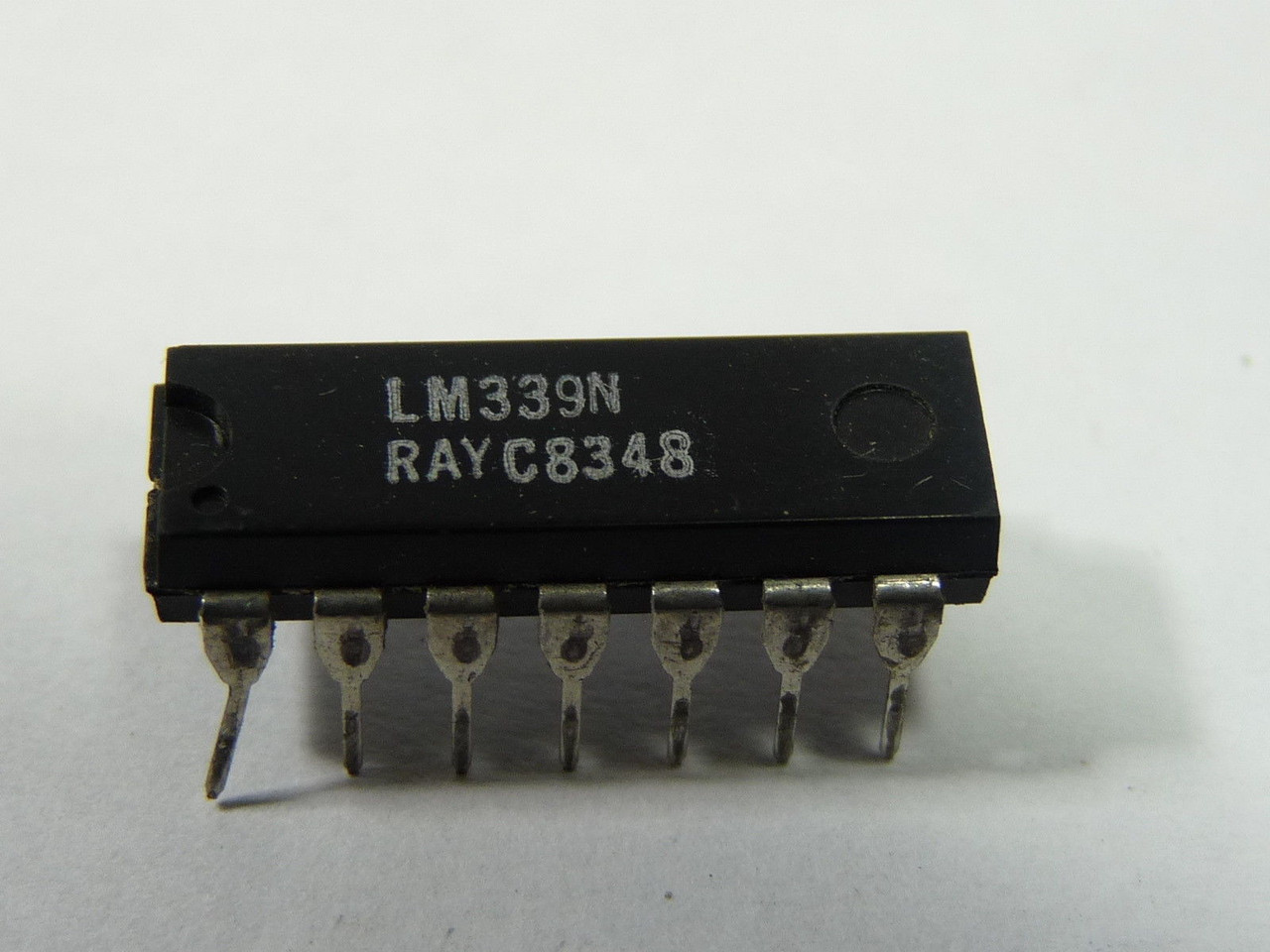 Motorola LM339N 14-Pin IC Chip Quad Differential Comparator USED