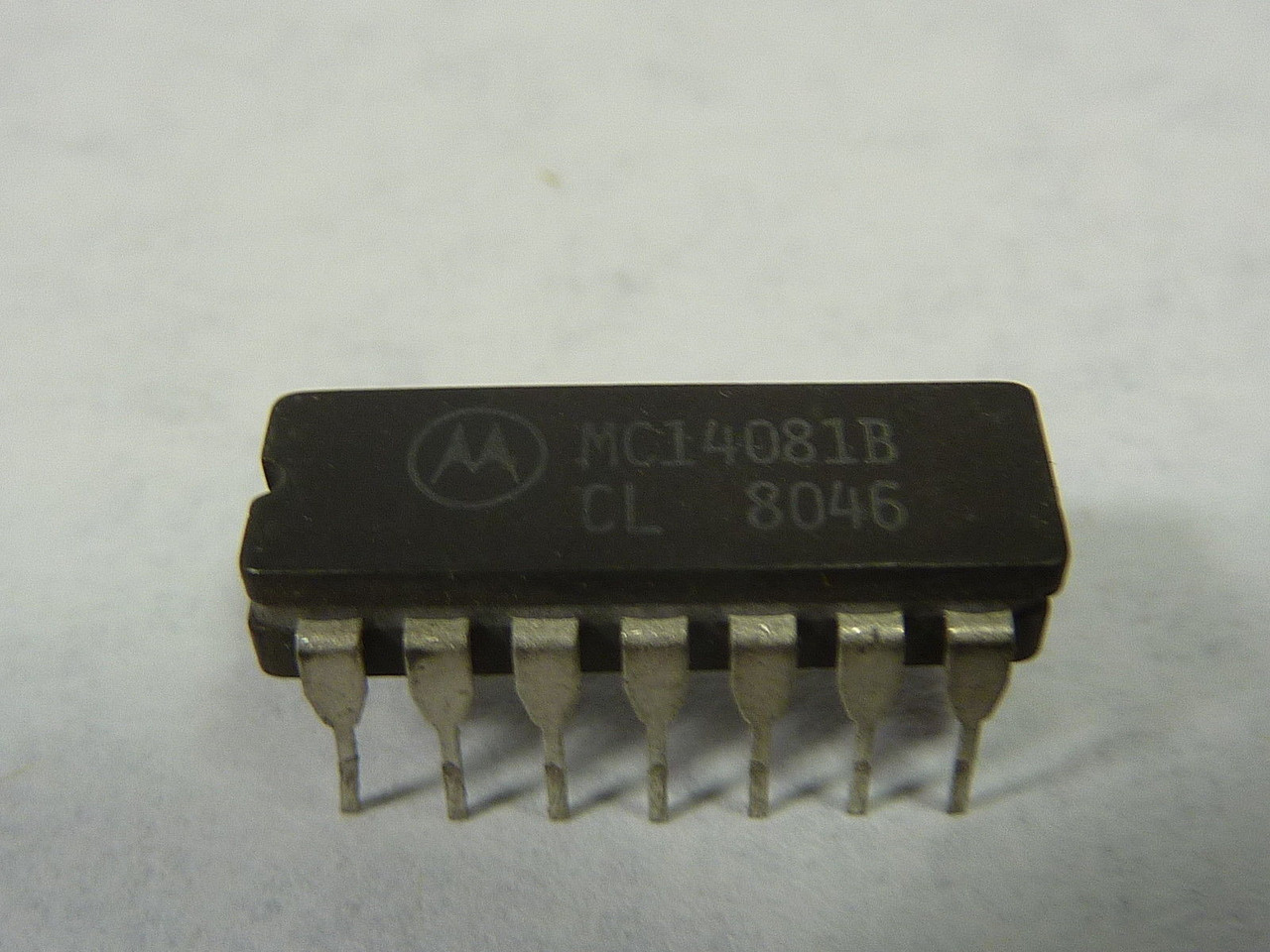 Motorola MC14081BCL IC Logic Gate 3-18V USED