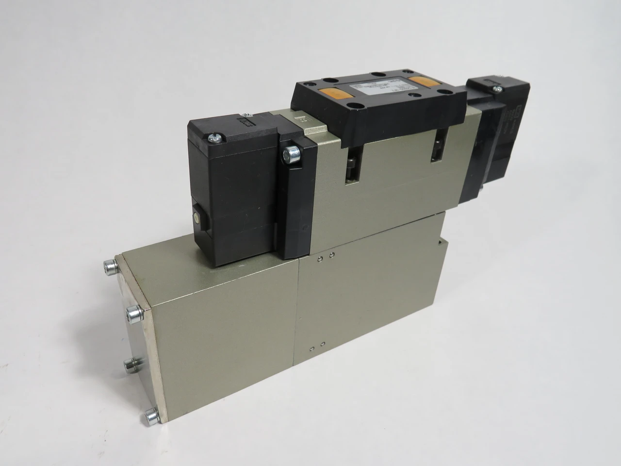 SMC VFS4600-3FZ Pilot Solenoid Valve 88-132V@50Hz 94-138V@60Hz OPEN BAG NWB