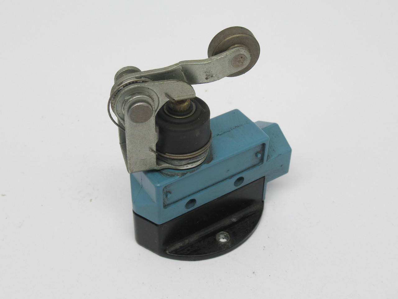 Microswitch BZV6-2RN2 Top Roller Arm Limit Switch 15A 250VDC 600VAC USED