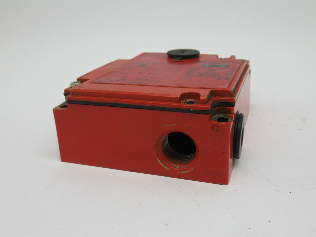 Telemecanique XCS-E7513 Slow Break Safety Switch 2NC/1NO 3P 24/48V 0.55A USED