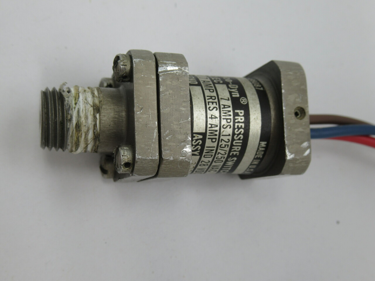 ITT Neo-Dyn 105P1C2-149 Pressure Switch 125/250VAC 7A 3000PSIG SHELF WEAR USED