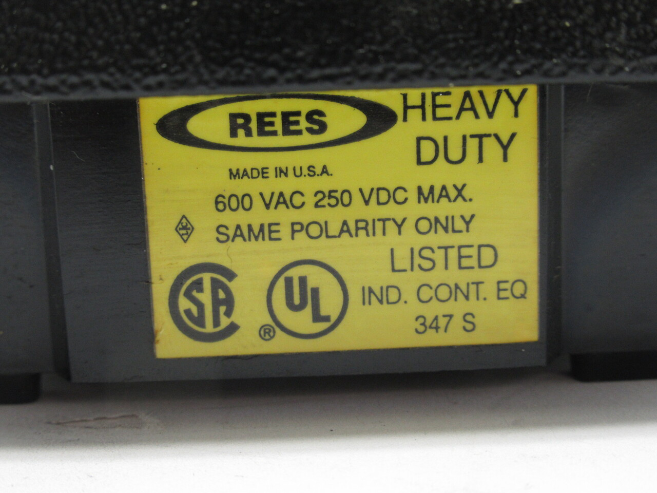 Rees 00662-001-3 Heavy Duty Black Mushroom Button 600VAC 250VDC USED