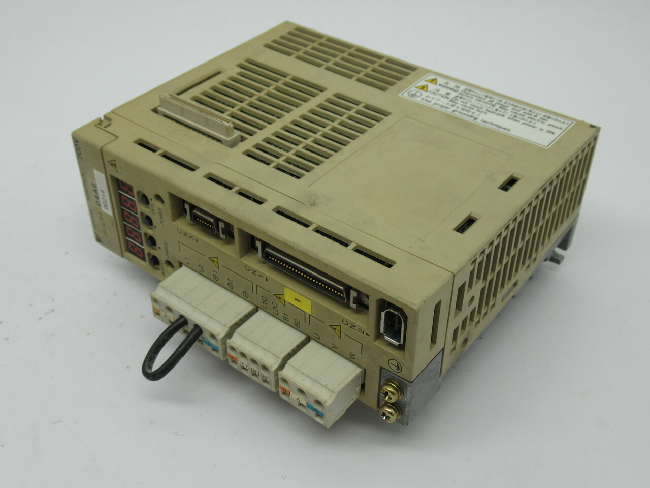Yaskawa SGDH-04AE Servopack AC Drive 0.54HP 3Ph 0-230V 2.8A 0-300Hz USED