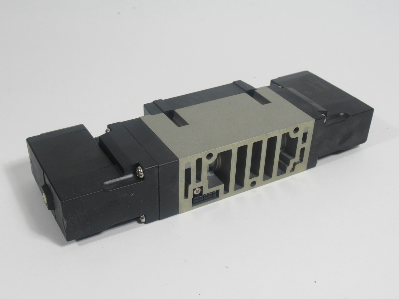 SMC VFR3300-5FZ Double Solenoid Valve 21-26VDC 0.2-0.9MPa SHELF WEAR NOP