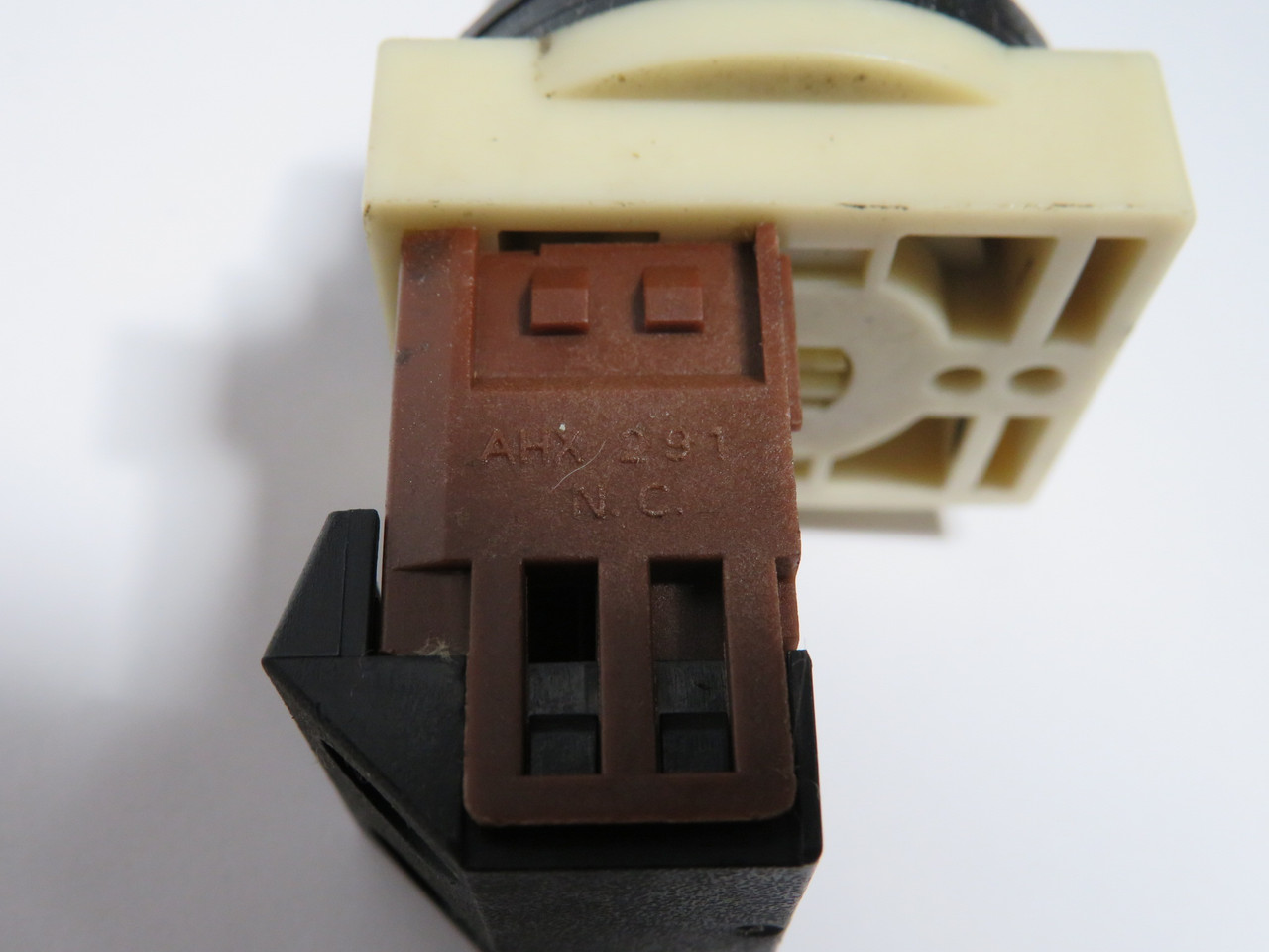 Fuji Electric AH30-FR01 Flush Push Button 600V 1NC Red Cap DAMAGED LABEL USED