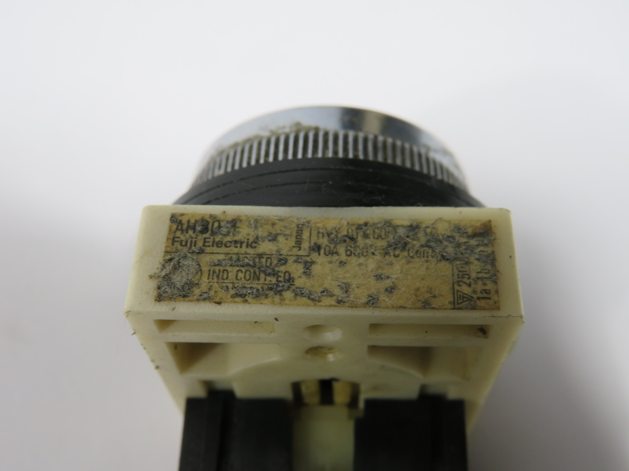 Fuji Electric AH30-FB10 Flush Push Button 600V 1NO Black Cap DAMAGED LABEL USED