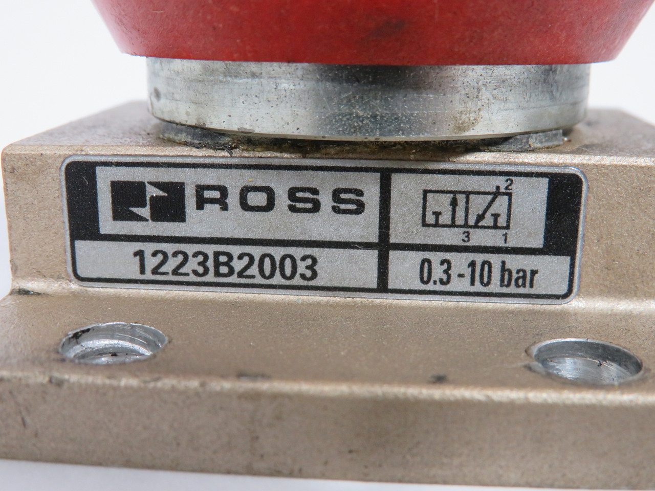 Ross 1223B2003 Directional Control Push Button Valve 1/4" NPT COSMETIC DMG USED