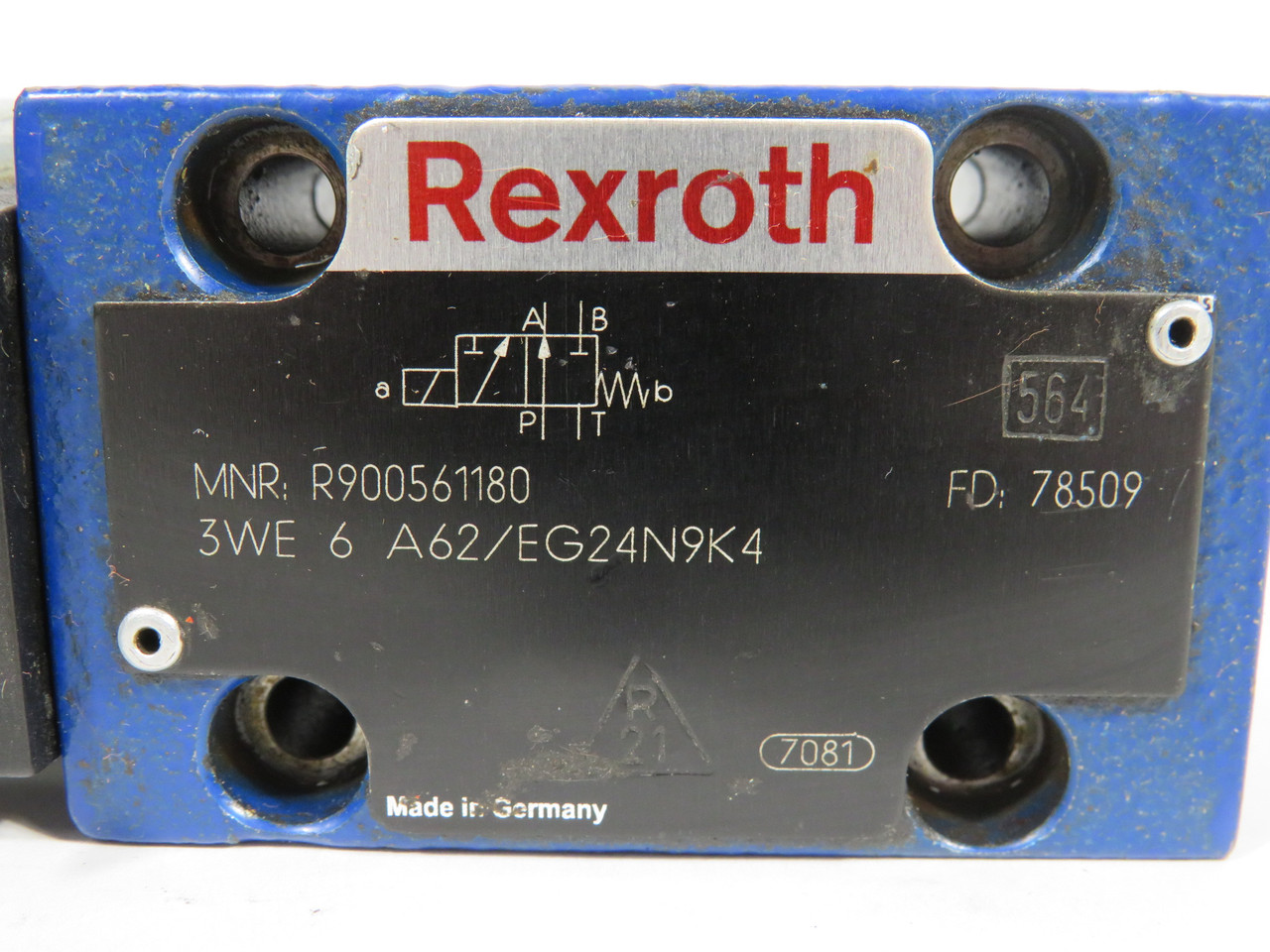 Rexroth R900561180 Directional Spool Valve 24VDC 350bar 3WE 6 A62/EG24N9K4 USED