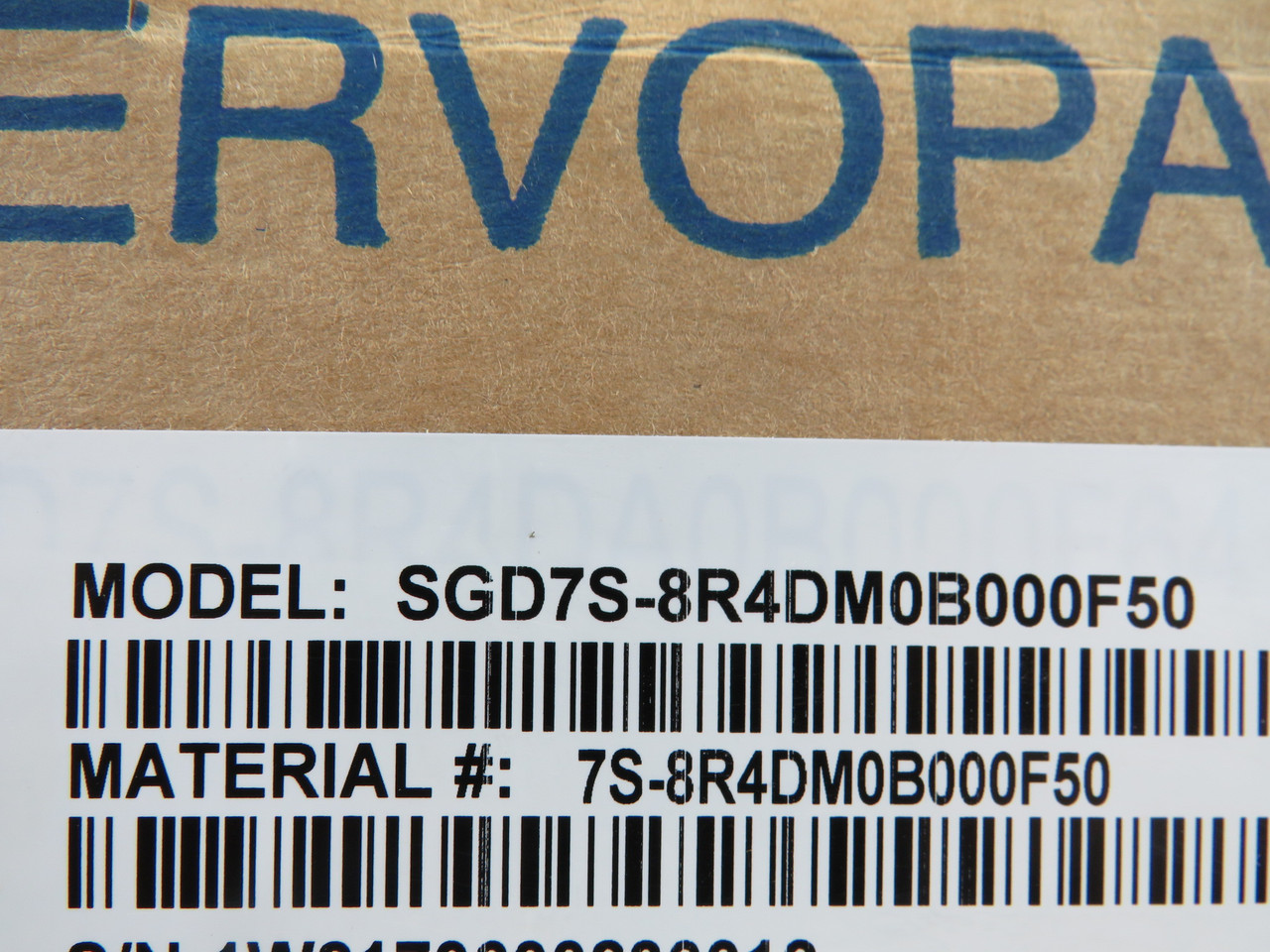 Yaskawa SGD7S-8R4DM0B000F50 Servo Drive 2.0kW 3Ph 0-480V 8.4A BOX DAMAGE NEW