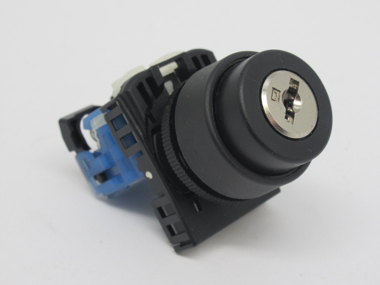 Fuji Electric AR22JR-2B10 2-Position Key Removable Select Switch 1NO NO KEY USED