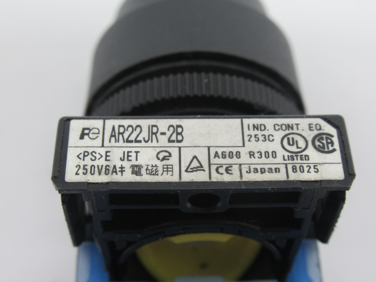 Fuji Electric AR22JR-2B10 2-Position Key Removable Select Switch 1NO NO KEY USED