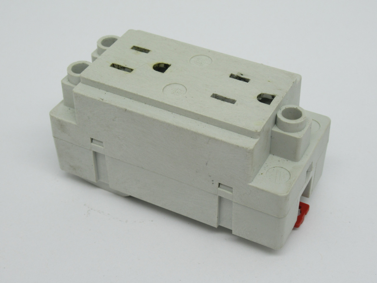 ABB 1SNA892461R1500 Dual Utility Outlet 125V 15A DIN Rail Mount USED