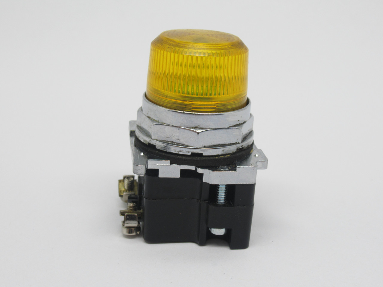 Cutler-Hammer 10250T197LYP2A LED Indicating Light 120V 120MB Yellow Lens USED