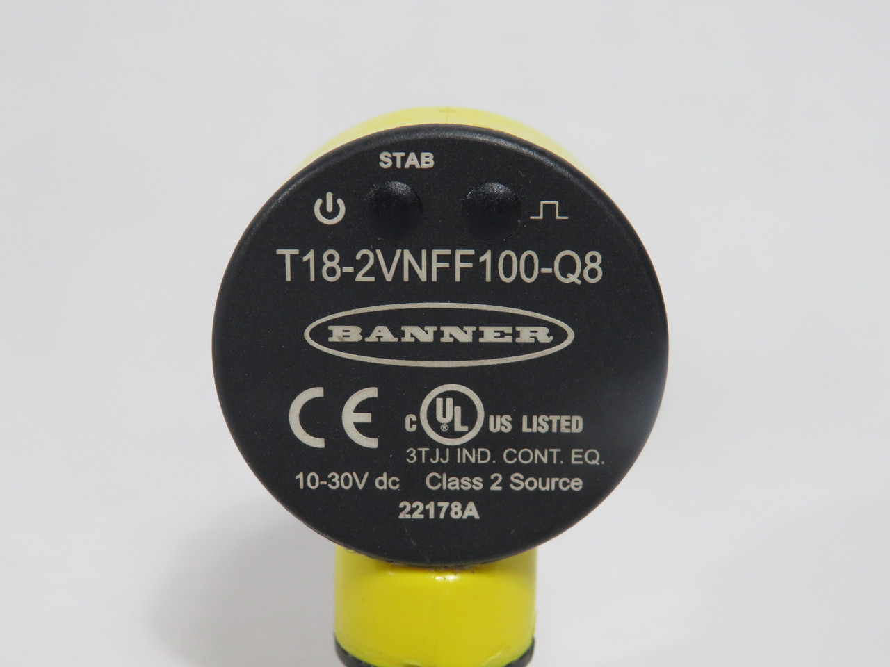 Banner T18-2VNFF100-Q8 Right Angle Photoelectric Sensor 10-30VDC 25mA USED