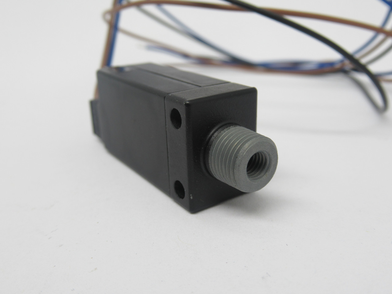 SMC ISE2-01-15C Compact Pressure Switch 0-1MPa 12-24VDC 0.6m L NOP