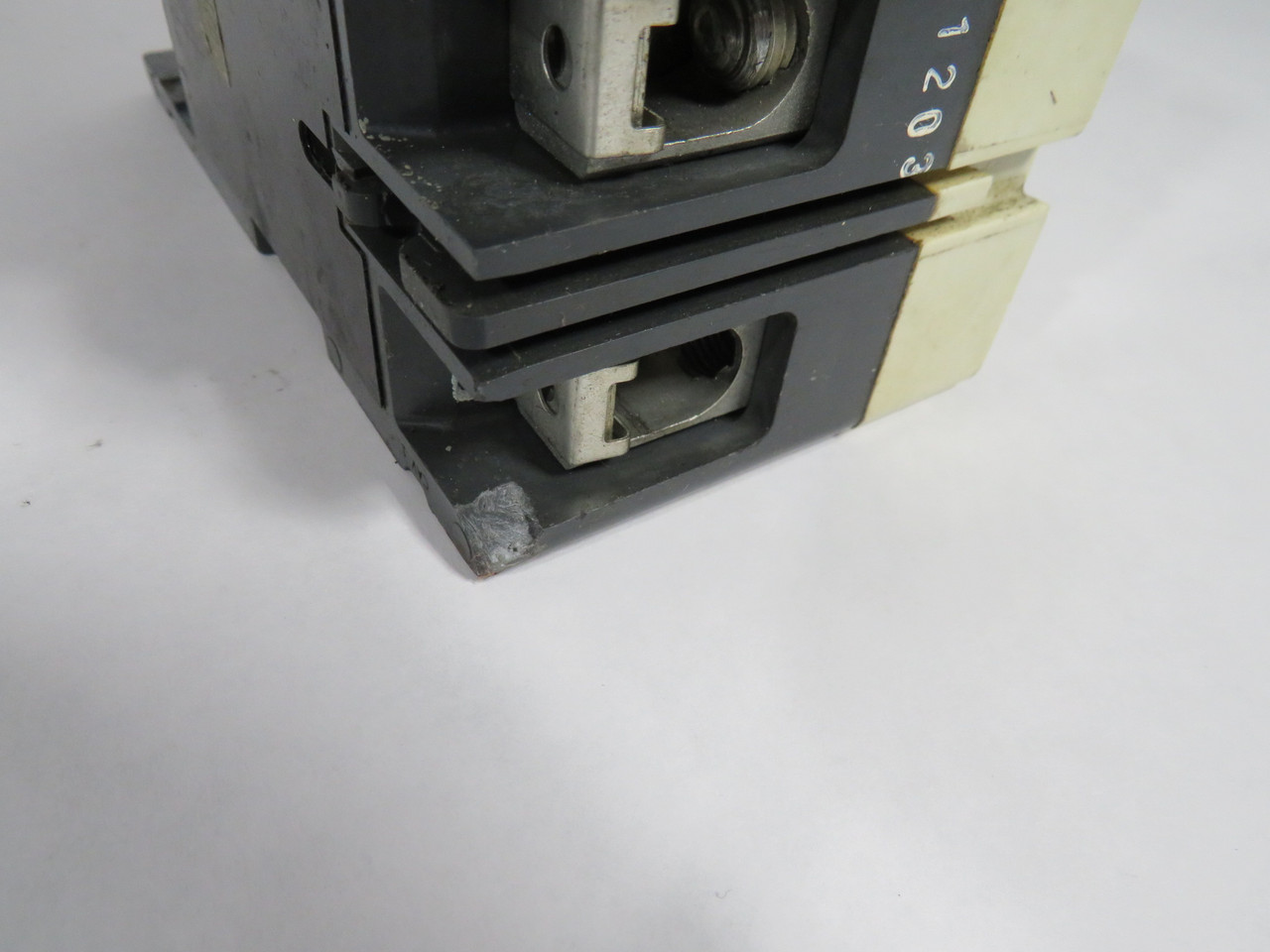 Cutler-Hammer HMCP150T4S Circuit Breaker 150A 600VAC 3P *Cosmetic Damage* USED