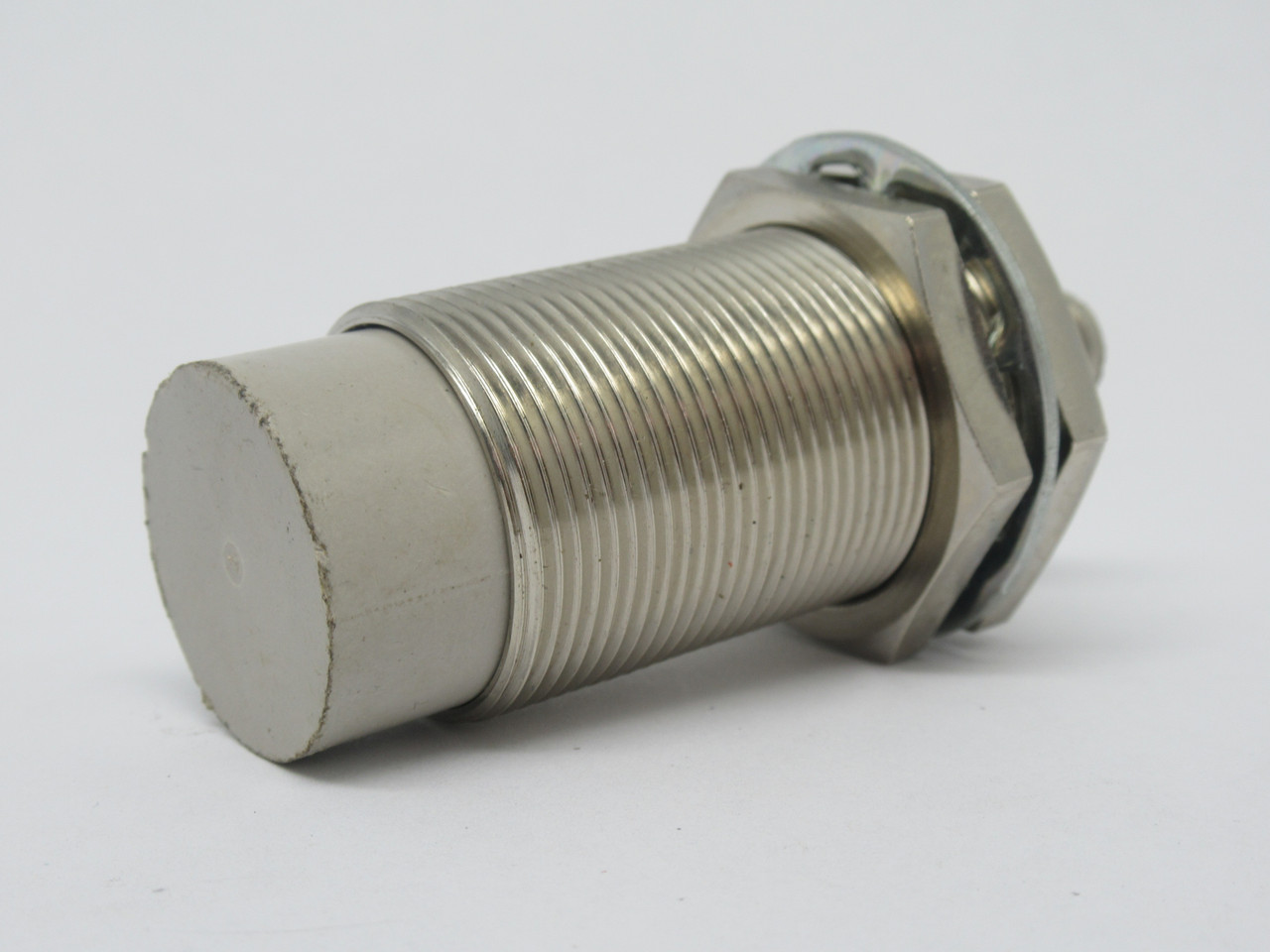 Omron E2E2-X18MC1-M1 Proximity Sensor 18mm Range NPN-NO SHELF WEAR USED