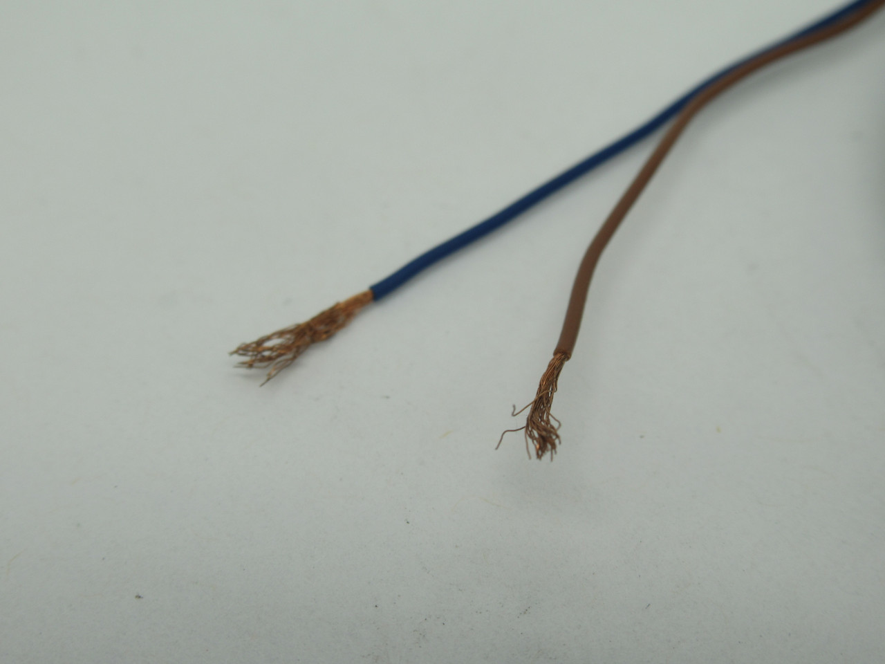 SUNX GXL-8FU Inductive Proximity Sensor 2.5mm Range NPN-NO 1m Length USED