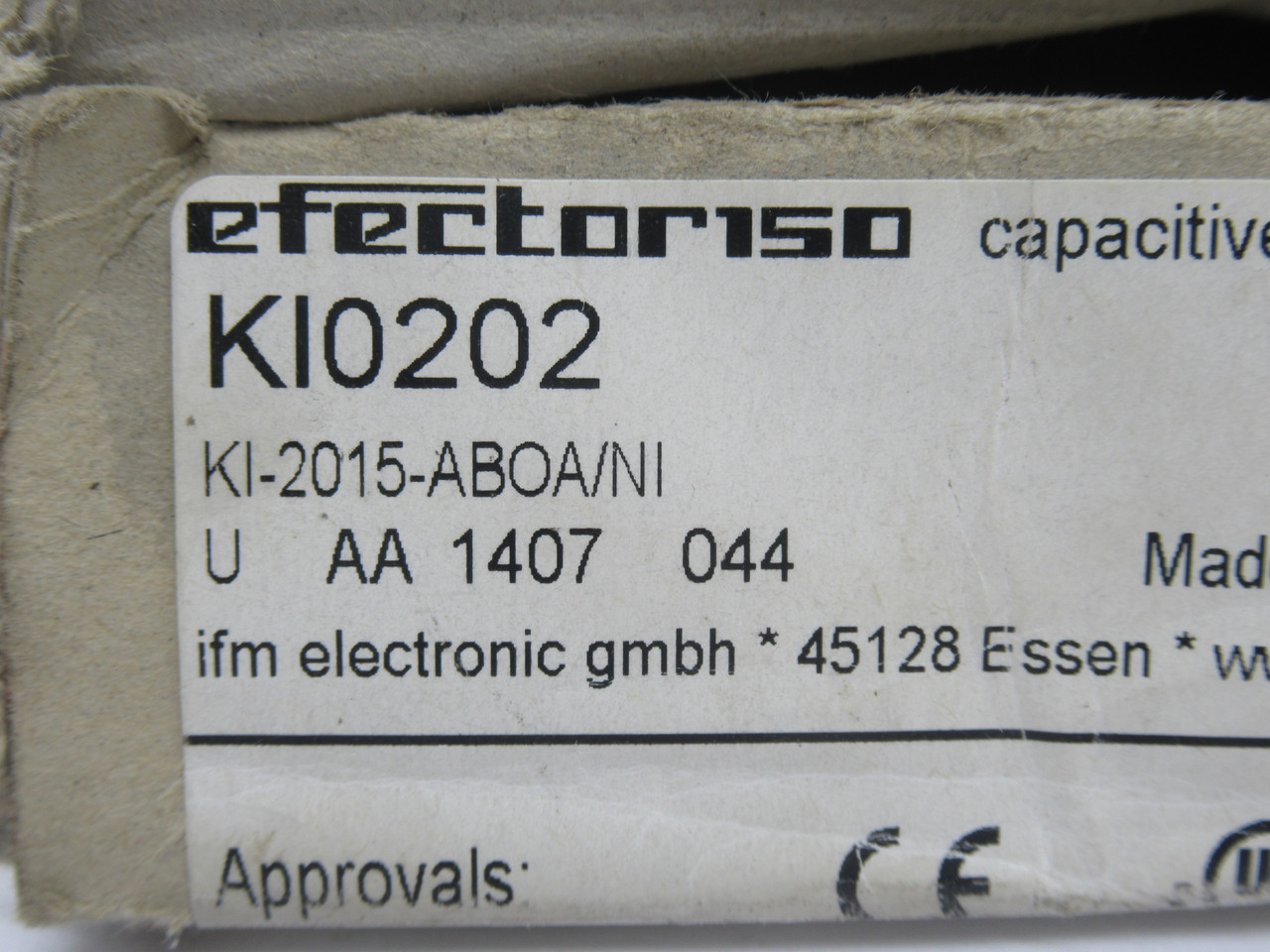 IFM KI0202 Capacitive Sensor 3-15mm Range NO 20-250VAC/DC *DAMAGED BOX* NEW