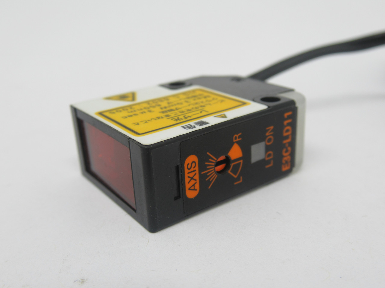 Omron E3C-LD11 Photoelectric Sensor w/ Digital Amplifier 30mm-1m Range 2m L NEW