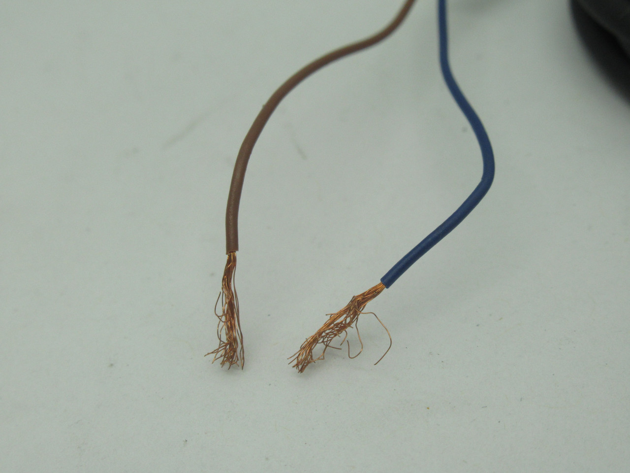 Panasonic GXL-8FU Inductive Proximity Sensor 2.5mm Range 12-24VDC 1m Length USED