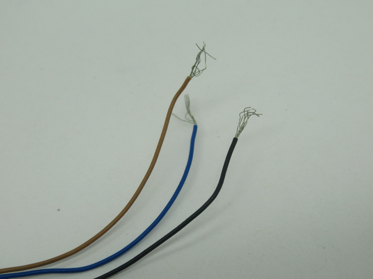 SUNX GXL-8H-C5 Proximity Sensor 2.5mm Range 5m Length 24VDC 15mA NPN USED