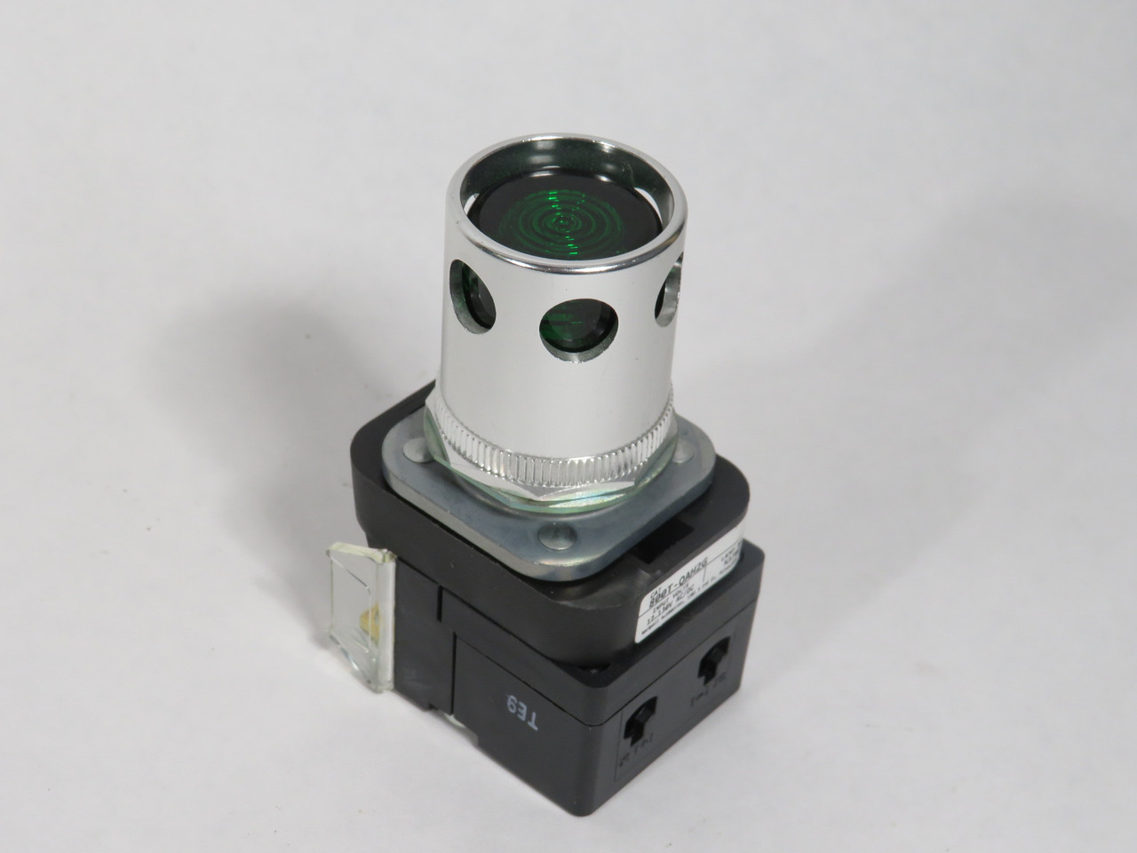 Allen-Bradley 800T-QAH2G Momentary Illuminated Push Button 12-130VAC/DC USED