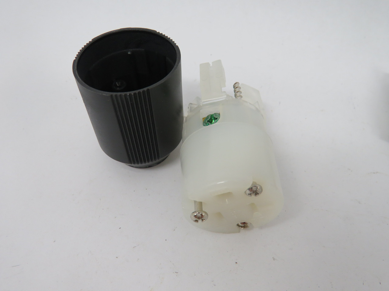 Eaton Arrow Hart 5369N Auto Grip Connector 20A 125V 3W 2P NEW