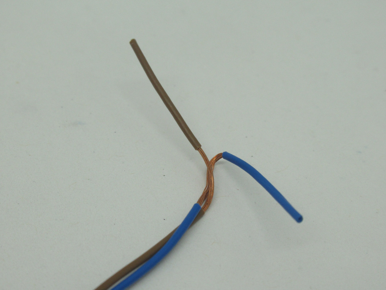 Omron E2E-X2R5D1-N Inductive Proximity Sensor 2.5mm Range NO 2m L NO WASHERS NOP