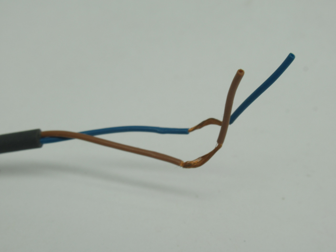 Omron E2E-X3D1-U Proximity Sensor 3mm Range 12-24VDC 100mA 2m L NO WASHERS NOP