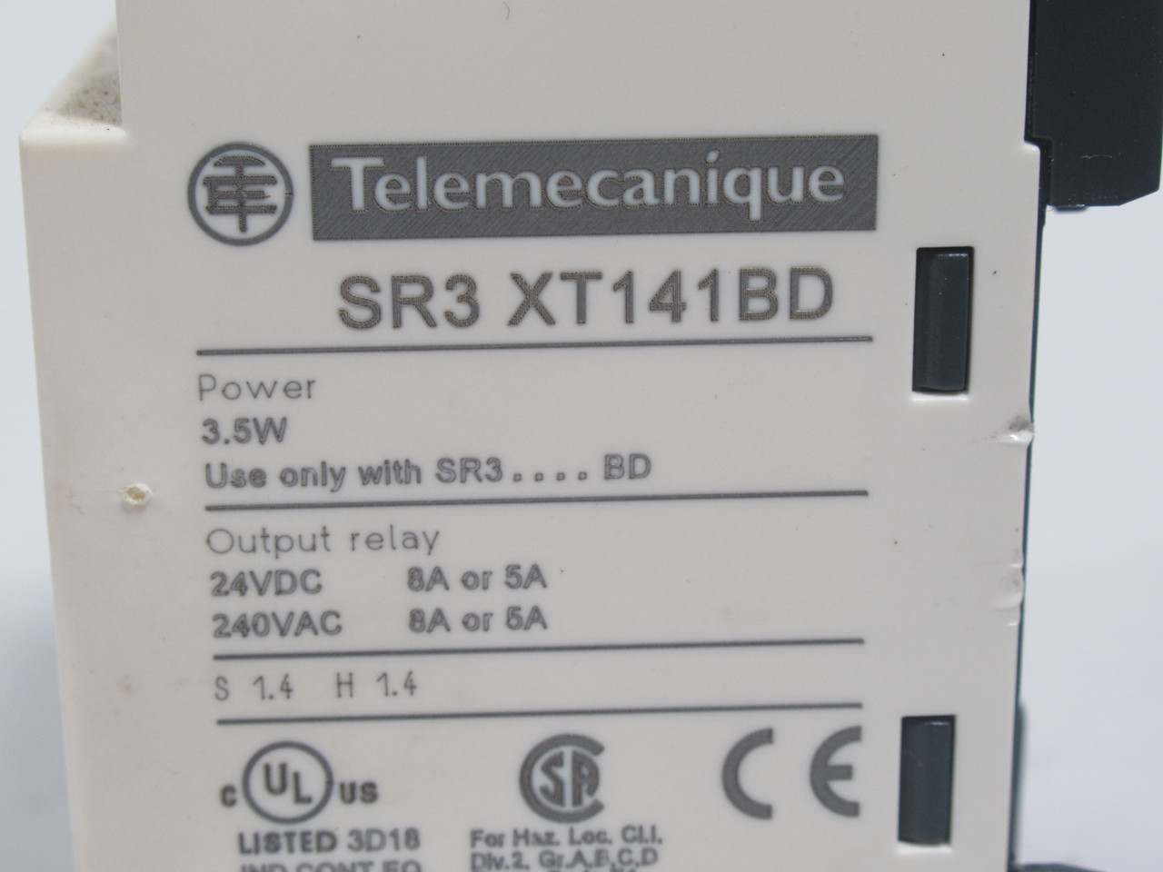 Schneider Electric SR3XT141BD Discrete I/O Expansion Module 14I/O 24VDC USED