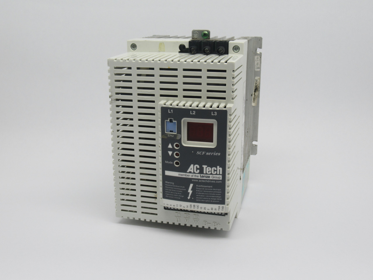 Lenze SF5100 AC Drive 10HP 3Ph 0-460/575V 12.2A 0-240Hz *CRACKED FRAME* USED