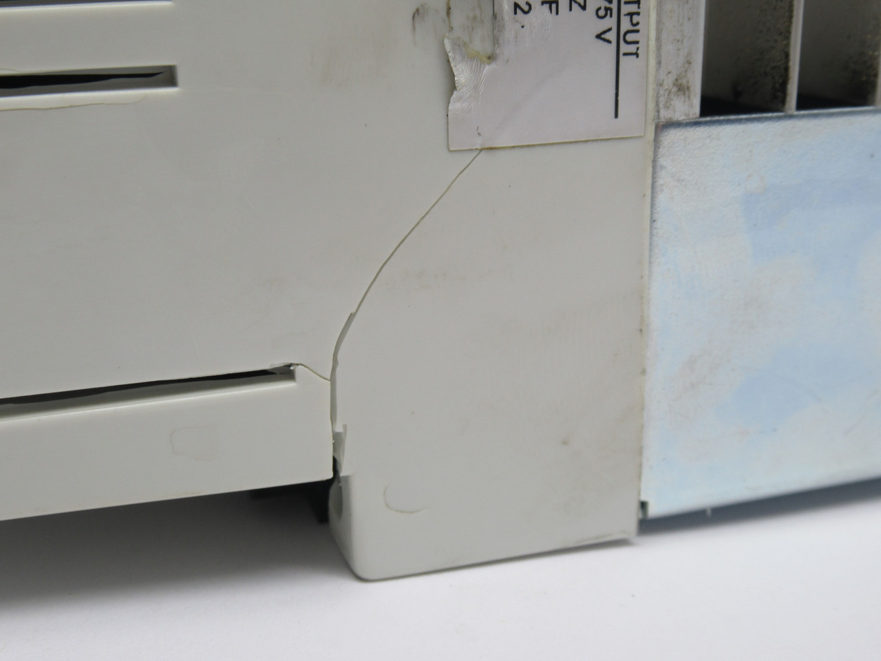 Lenze SF5100 AC Drive 10HP 3Ph 0-460/575V 12.2A 0-240Hz *CRACKED FRAME* USED