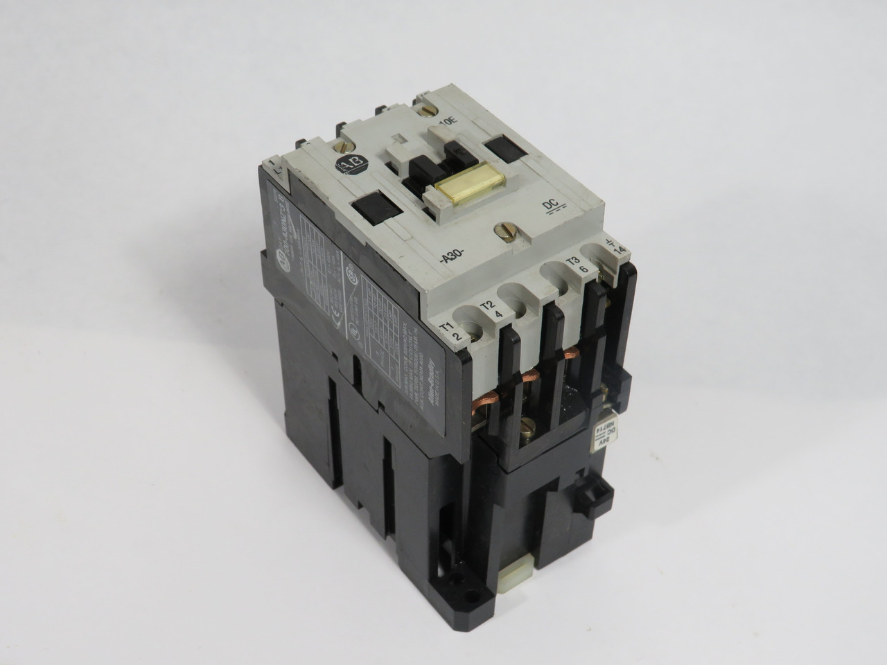 Allen-Bradley 100-A30NZ243 Contactor 3-Pole 30A 24VDC Coil SHELF WEAR USED