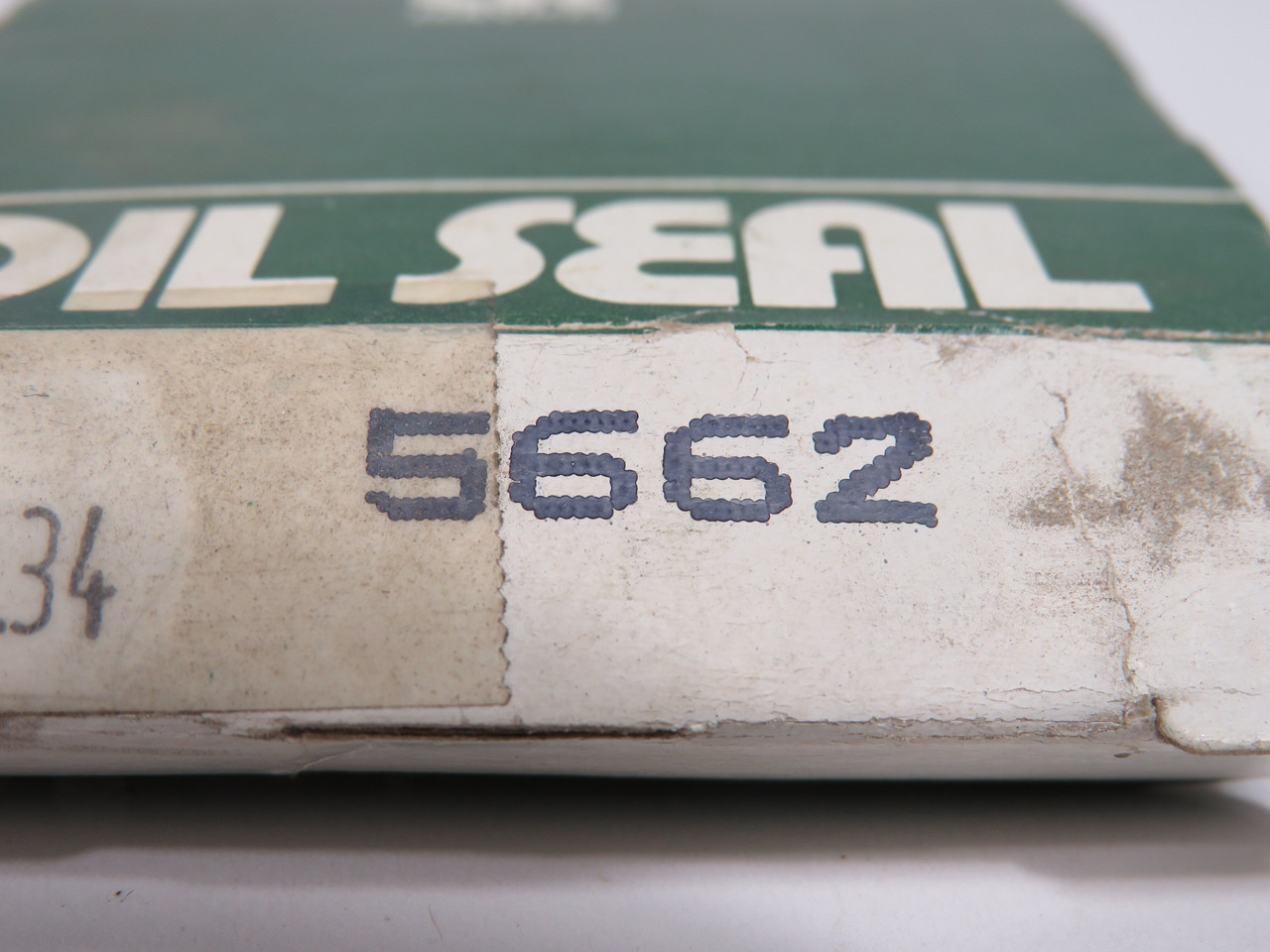 Chicago Rawhide 5662 Oil Seal 0.563" ID 1.124" OD 0.25" W SHELF WEAR NEW