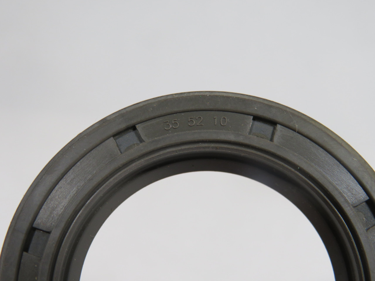 SKF 692419 Nitrile Oil Seal 35mm ID 52mm OD 10mm W NEW