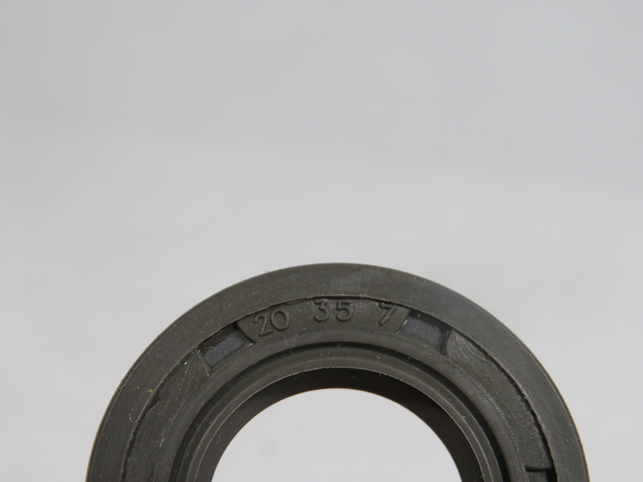 SKF 692281 Nitrile Oil Seal 20mm ID 35mm OD 7mm W NEW