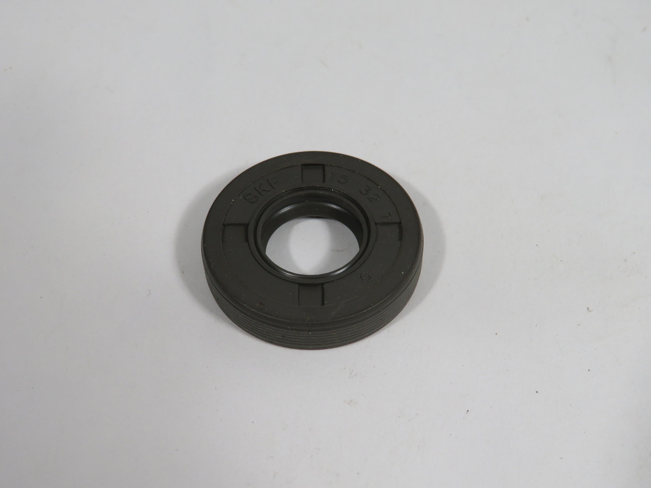 SKF 562673 Nitrile Oil Seal 15mm ID 32mm OD 7mm W NEW