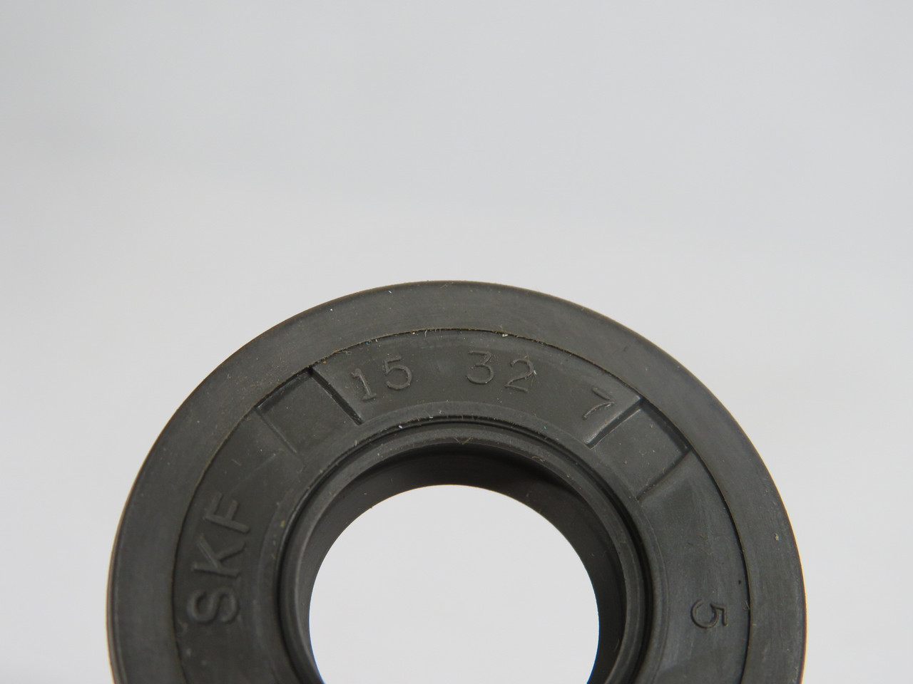 SKF 562673 Nitrile Oil Seal 15mm ID 32mm OD 7mm W NEW