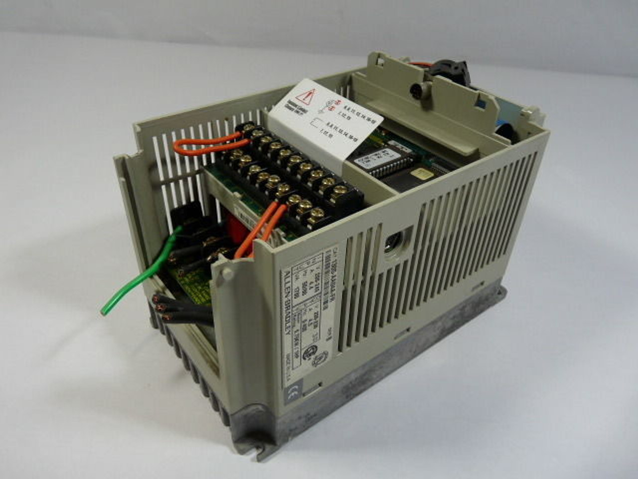 Allen-Bradley 1305-AA04A-FR AC Drive 1HP 3Ph 200-230V 4.5A 0-400Hz USED